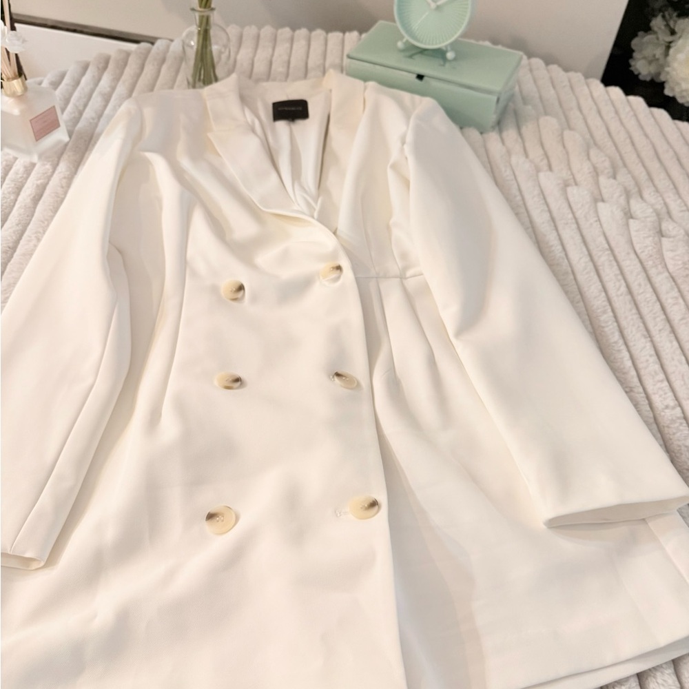 Dynamite Classic White Blazer